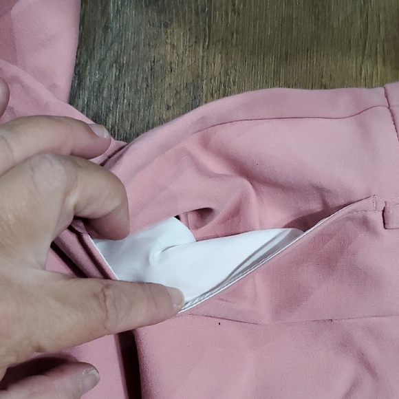 HALARA Pink High-Waisted Cropped Pants - Picture 6 of 9